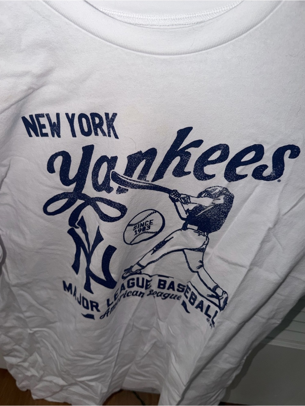 New York Yankees White Graphic Tee size medium
